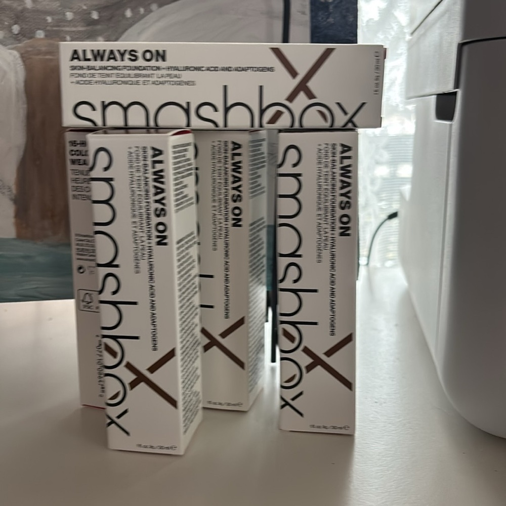 SMASH BOX FOUNDATION - Picture 3 of 5